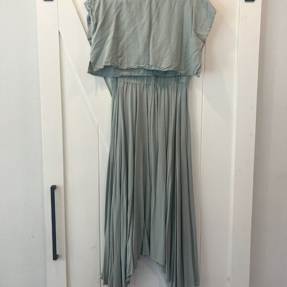 Vici two piece crop top and maxi skirt set - Picture 4 of 6